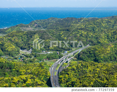 從千葉縣能古里山出發的立山高速公路 從千葉縣能古里山出發的立山高速公路 77297359