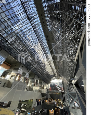 京都車站美麗的天花板 77298993