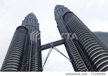 View of The Petronas Twin Towers in Kuala Lumpur, Malaysia. 77299096