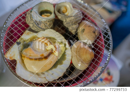 燒烤,頭巾殼,蛤蜊,扇貝 燒烤,頭巾殼,蛤蜊,扇貝 77299733