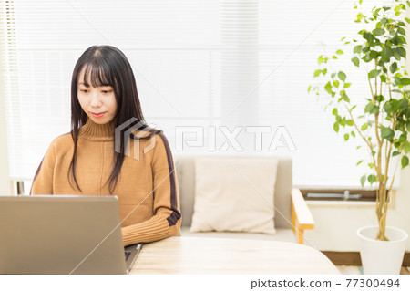 Women working at PC Women working at PC 77300494
