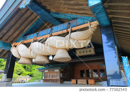 [島根縣]晴空下的出雲大社神樂殿大注連繩 77302543