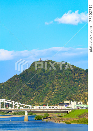 Scenery of Gifu City, Mt. Kinka and Chusetsu Bridge 77302712
