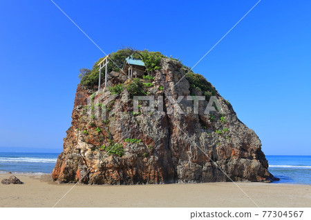 [島根縣]晴天下的稻佐海灘弁天島 77304567