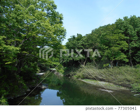 埼玉縣引紀郡嵐山町富山月川 埼玉縣引紀郡嵐山町富山月川 77305041