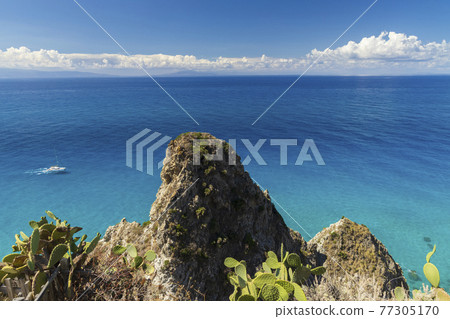 Rock cliff of cape Capo Vaticano, Tyrrhenian Sea, Calabria, Southern Italy Rock cliff of cape Capo Vaticano, Tyrrhenian Sea, Calabria, Southern Italy 77305170