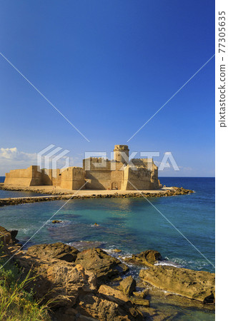 Castle in Isola di Capo Rizzuto, Province of Crotone, Calabria, Italy 77305635