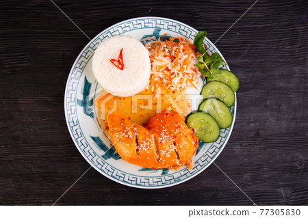 ham chicken, fried in tomato sauce, sprinkled with sesame, served with cabbage and boiled rice ham chicken, fried in tomato sauce, sprinkled with sesame, served with cabbage and boiled rice 77305830