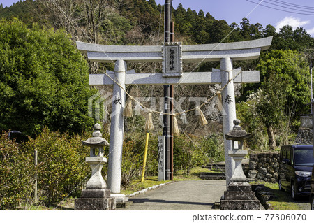 鳥取縣矢津區知頭町知頭旅館諏訪神社鳥居 77306070