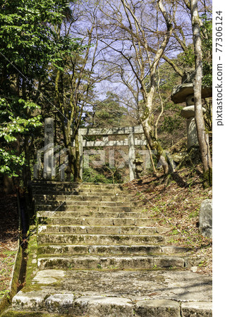 Chizu-juku Suwa Shrine approach to Chizu-cho, Yazu-gun, Tottori Prefecture 77306124