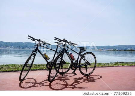 Rinko to GW and go around Lake Suwa! It is 16km around. The weather was nice and refreshing. 77309225