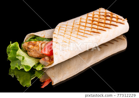 Wheat tortilla, fresh tomato, fresh cucumber, red onion, lettuce leaves, grilled chicken, garlic sauce 77312229