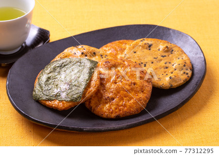 rice crackers 77312295