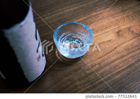 Sake and Inoguchi in a dark room Sake and Inoguchi in a dark room 77312643
