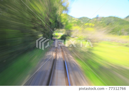 Flowing car window (world of slow shutter) Flowing car window (world of slow shutter) 77312766