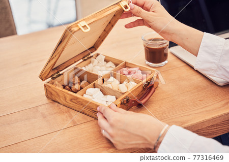 Different types of sugar for coffee 77316469