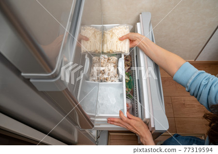 Enokitake mushrooms that can be stored frozen 77319594