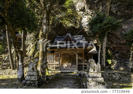 Fudoin Iwayado Iwaya Shrine Wakasa Town, Yazu District, Tottori Prefecture 77319846