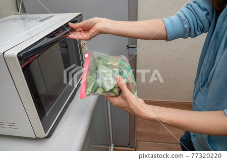 解凍冷凍的秋葵 77320220