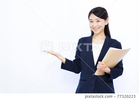 30 多歲的女商人 30 多歲的女商人 77320223