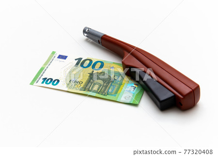 Piezo-igniter is on 100 euro banknotes, a type of ignition that is used in portable camping stoves, gas grills. Piezoelectricity Piezo-igniter is on 100 euro banknotes, a type of ignition that is used in portable camping stoves, gas grills. Piezoelectricity 77320408