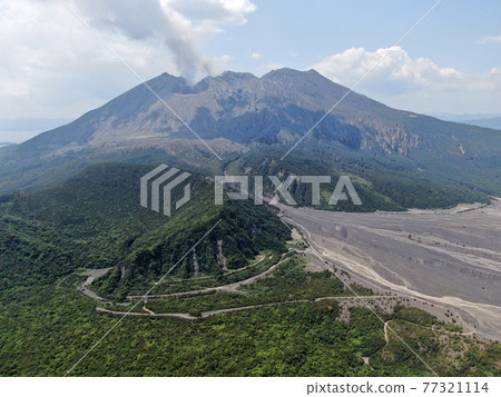 From the sky near Kurokamicho on Sakurajima 77321114