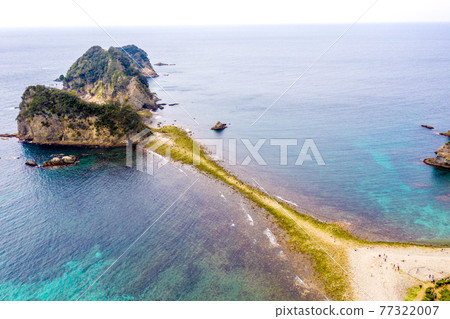 Tombolo phenomenon at Sehama Beach and Sanshiro Island in Dogashima (Nishiizu Town, Shizuoka Prefecture) 77322007