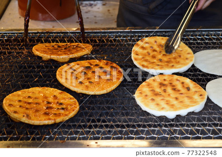 Grilled rice cracker craftsman Grilled rice cracker craftsman 77322548