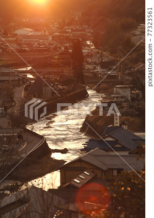 大分長湯溫泉街的夜景 大分長湯溫泉街的夜景 77323561