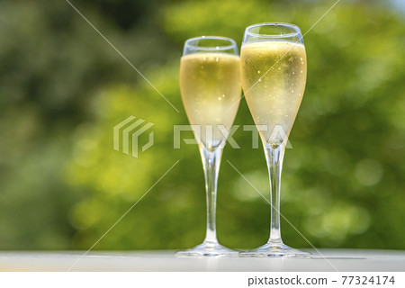 Champagne champagne glass 77324174