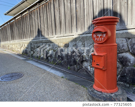 漫步在古色古香的鄉村小鎮 漫步在古色古香的鄉村小鎮 77325605