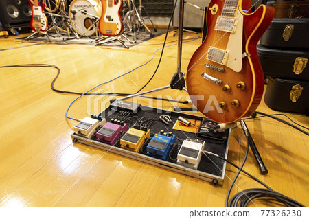 Guitar and effects 77326230