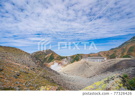 Beautiful scenery of Tateyama Murodo in autumn Beautiful scenery of Tateyama Murodo in autumn 77326426