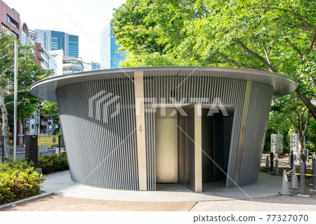 Public toilet in Jingu-dori Park, Shibuya-ku, Tokyo Public toilet in Jingu-dori Park, Shibuya-ku, Tokyo 77327070