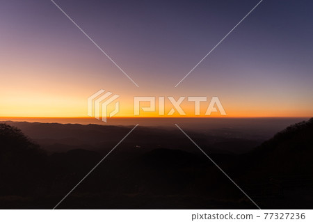 赤城山頂的日出 77327236