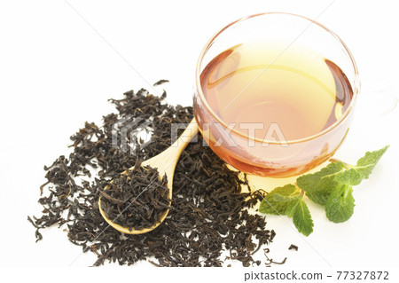 Tea leaves Tea leaves 77327872