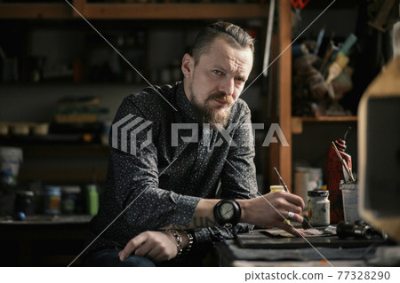 The portrait artist in his studio The portrait artist in his studio 77328290