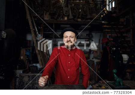 The portrait artist in his studio The portrait artist in his studio 77328304