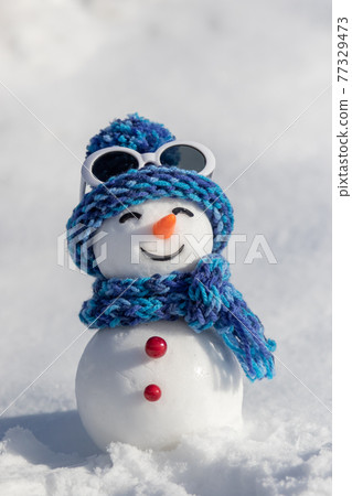 一個微笑的雪人 77329473