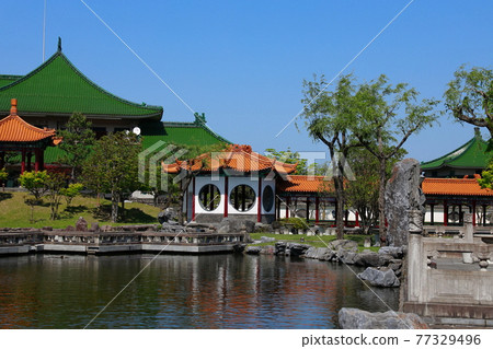 Chinese garden 77329496