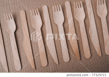 Eco friendly fast food containers. Wooden forks and knives. Eco friendly disposable tableware. Used in fast food, restaurants, takeaways, picnics. Eco friendly fast food containers. Wooden forks and knives. Eco friendly disposable tableware. Used in fast food, restaurants, takeaways, picnics. 77329721