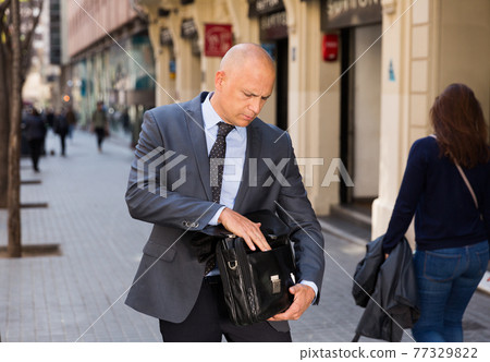 Businessman in formal wear 77329822