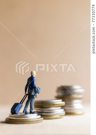 Miniature people businessman with coins 77330774