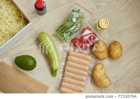 Food box meal kit of fresh ingredients and recipe blank order from a meal kit company Food box meal kit of fresh ingredients and recipe blank order from a meal kit company 77330784
