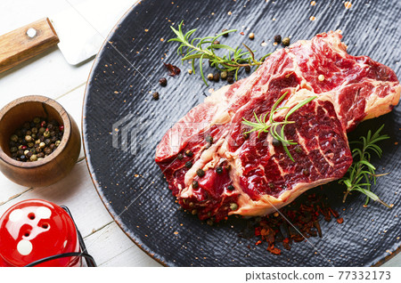 Piece of fresh raw beef meat Piece of fresh raw beef meat 77332173