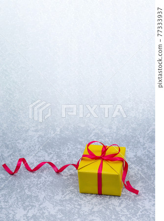gray background, yellow gift box with red ribbon, yellow box color 77333937
