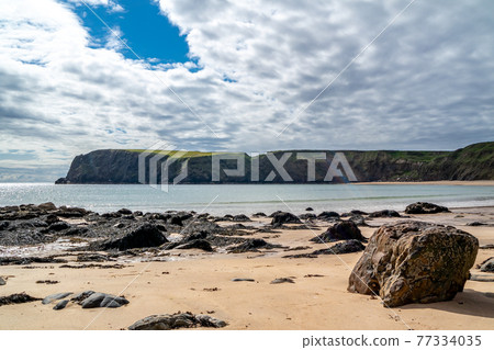 The Silver Strand in County Donegal - Ireland The Silver Strand in County Donegal - Ireland 77334035