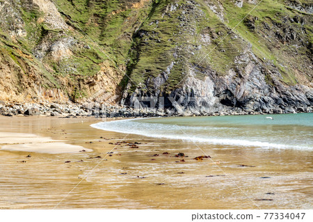 The Silver Strand in County Donegal - Ireland The Silver Strand in County Donegal - Ireland 77334047