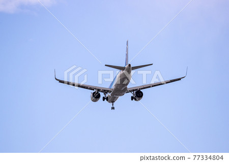 客機即將降落羽田機場 客機即將降落羽田機場 77334804