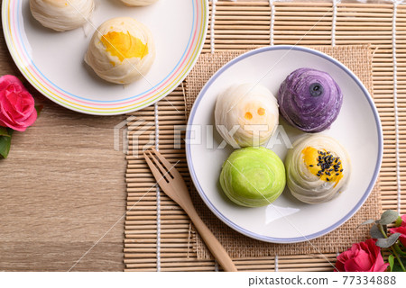 Chinese pastry or Thai mooncake Chinese pastry or Thai mooncake 77334888